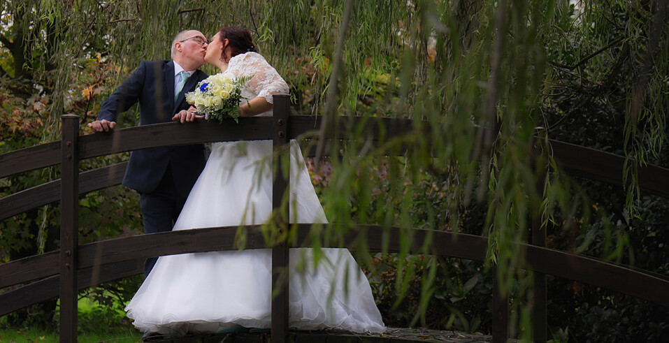 Matrimonio romantico in provincia di Milano: Laura & Cristiano si sono sposati il 27 ottobre 2018 nella Chiesa di Albairate, con ricevimento all’Agriturismo La Barcella. Foto di Sergio Rampoldi e Antonella Franchi.