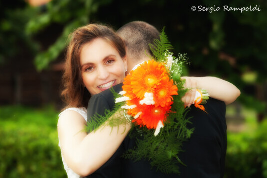 Matrimonio religioso celebrato a Sedriano (MI) nella Chiesetta di San Bernardino e ricevimento presso la Cascina Pietrasanta a Pontevecchio di Magenta (MI). Foto di Sergio Rampoldi e Antonella Franchi