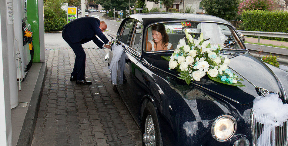 Matrimonio religioso celebrato a Porlezza (Como) con due riti, Cattolico e Ortodosso. Ricevimento presso La Florida Agriturismo a Mantello (Sondrio). Foto di Sergio Rampoldi e Antonella Franchi