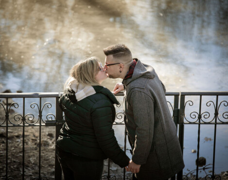 Un racconto d'amore attraverso gli scatti: il servizio fotografico pre-matrimoniale, unisce momenti intimi e promesse di un futuro insieme.